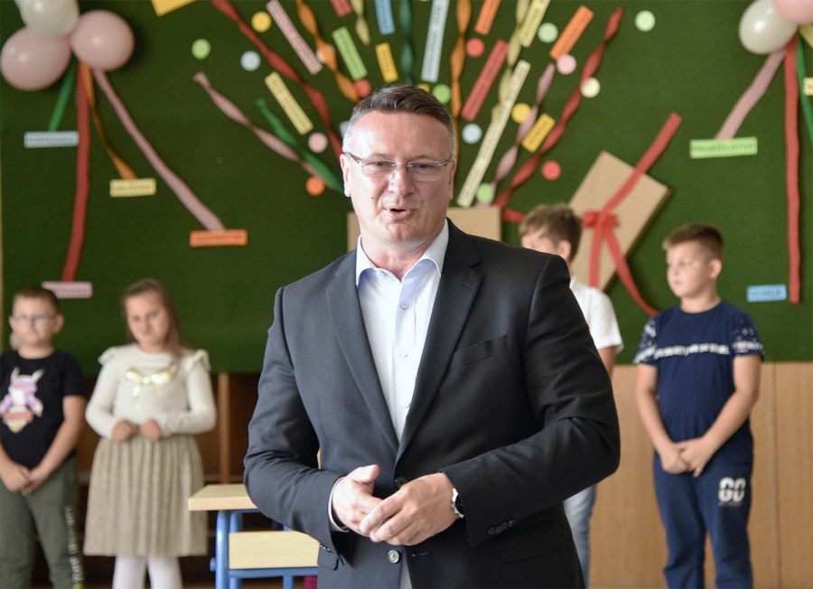 ŽUPAN MARUŠIĆ OBIŠAO NEKE OD ŠKOLA BPŽ I DARIVAO PRVAŠIĆE