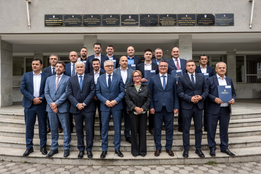 U BRODSKO-POSAVSKOJ ŽUPANIJI POTPISANA SU TRI UGOVORA: POTPISAN UGOVOR ZA REALIZACIJU PROJEKTA BROD 2