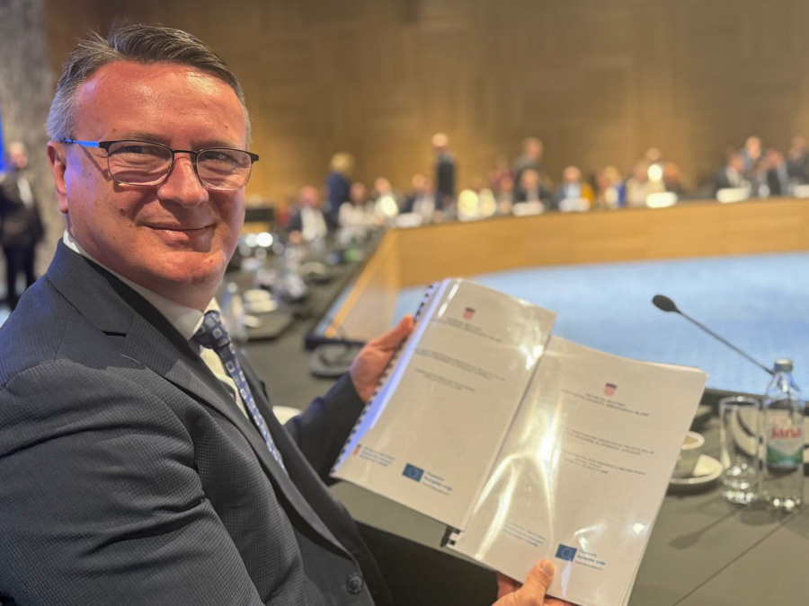 NASTAVLJAMO INVESTICIJE U ŠKOLSTVU – POTPISANI UGOVORI ZA DOGRADNJU ŠKOLE U SLOBODNICI I IZGRADNJU NOVE ŠKOLE U NOVOJ GRADIŠKI