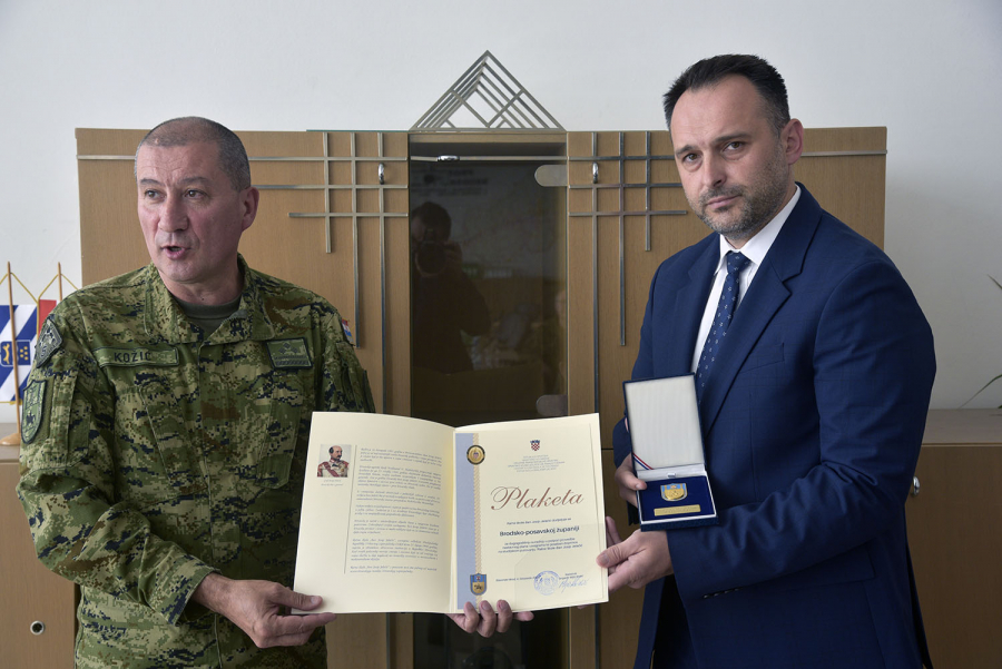 PRIPADNICI 24. NARAŠTAJA RATNE ŠKOLE U POSJETU BRODSKO-POSAVSKOJ ŽUPANIJI