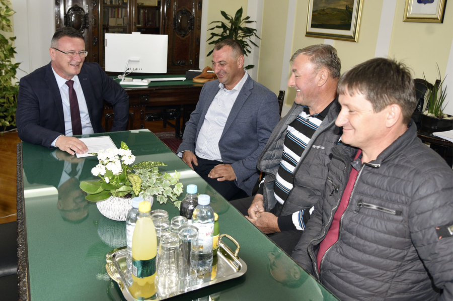 ŽUPAN UGOSTIO ČLANOVE KONJOGOJSKE UDRUGE SLAVONIJA POVODOM OSTVARENIH IZNIMNIH REZULTATA