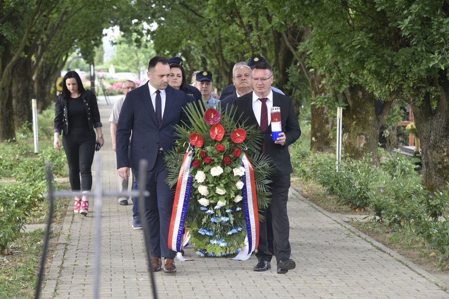 Povodom Dana antifašističke borbe položeni vijenci