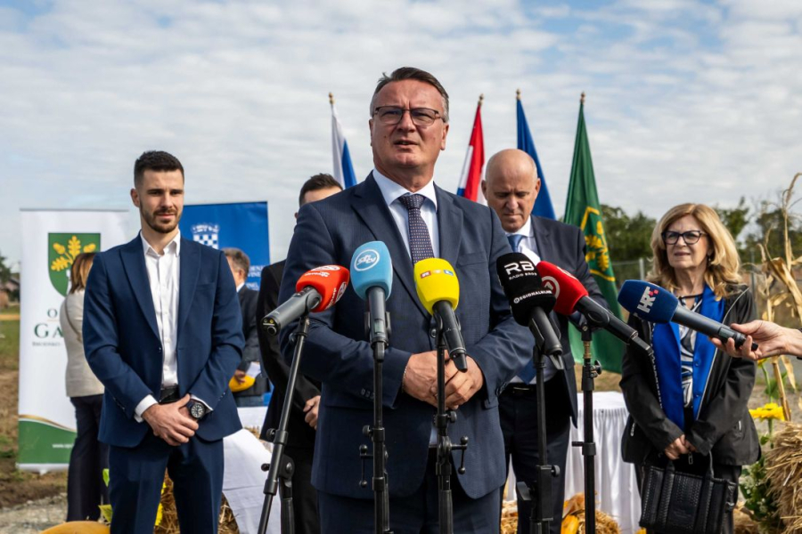 POVIJESNI DAN U GARČINU – POLOŽEN KAMEN TEMELJAC ZA IZGRADNJU NOVE VIŠESTAMBENE ZGRADE