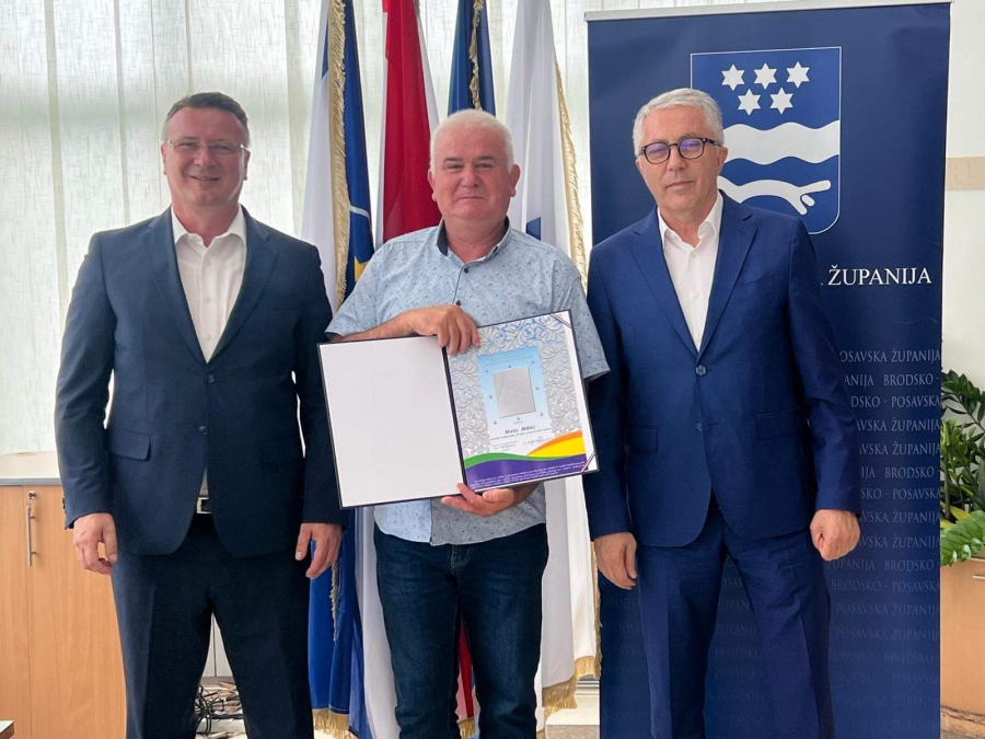 Dodijeljene povelje zahvalnosti zbog pomoći u rješavanju problema afričke svinjske kuge