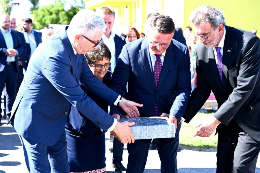 POVIJESNI DAN U SIKIREVCIMA - POLOŽEN KAMEN TEMELJAC ZA IZGRADNJU NOVE ŠKOLSKE SPORTSKE DVORANE