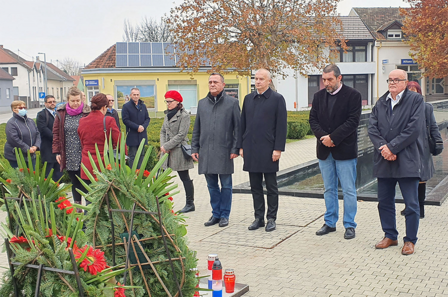 Uz Dan sjećanja na žrtve Domovinskog rata i Dan sjećanja na žrtvu Vukovara i Škabrnje u Novoj Gradiški položeni vijenci