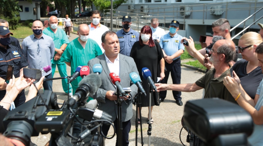 STRAVIČAN PRIZOR S MJESTA NESREĆE KOD SLAVONSKOGA BRODA: 10 POGINULIH, 44 PUTNIKA OZLIJEĐENO