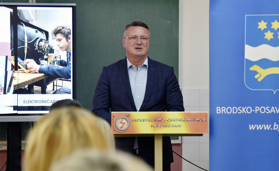 NA DANIM OTVORENIH VRATA EUROPSKIH PROJEKATA U INDUSTRIJKO OBRTNIČKOJ ŠKOLI – PREDSTAVLJEN BROJNE INOVACIJE, MODERNI ENERGETSKI SUSTAVI I ALATI ZA NASTAVU