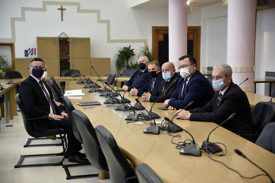 ŽUPAN MARUŠIĆ ODRŽAO RADNI SASTANAK S PREDSTAVNICIMA HRVATA U REPUBLICI SRPSKOJ TE IZASLANSTVOM OPĆINE BROD