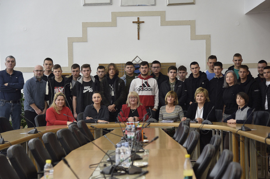 UČENICI INDUSTRIJSKO-OBRTNIČKE ŠKOLE U POSJETU BRODSKO-POSAVSKOJ ŽUPANIJI