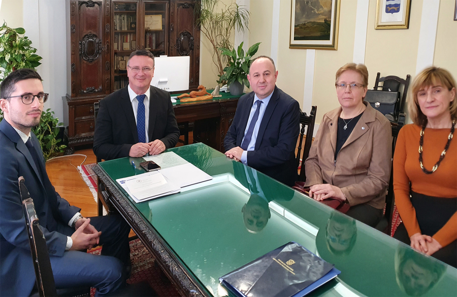 ODRŽAN SASTANK S TEMOM UPOZNAVANJA  AKTIVNOSTI MINISTARSTVA PRAVOSUĐA I UPRAVE I MINISTARSTVA FINANCIJA