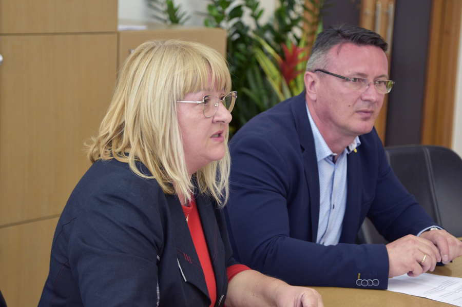 POTPISANI UGOVORI O STIPEDIRANJU STUDENATA PO NAČELU DEFICITARNOSTI I DAROVITOSTI