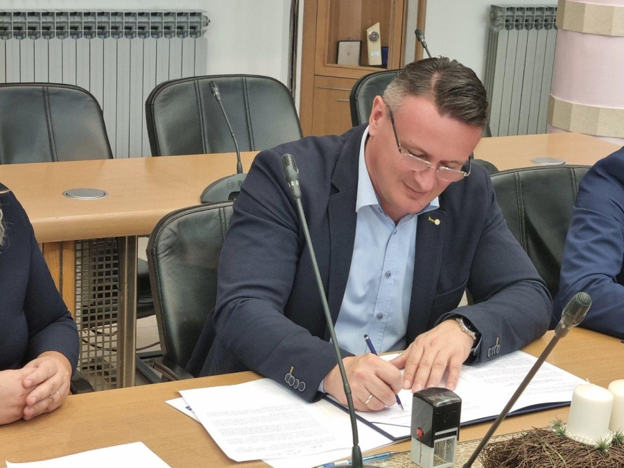 POTPISANI UGOVORI O SUFINANCIRANJU JAVNOG PRIJEVOZA ŽELJEZNICOM REDOVNIH STUDENATA S PREBIVALIŠTEM NA PODRUČJU BRODSKO-POSAVSKE ŽUPANIJE