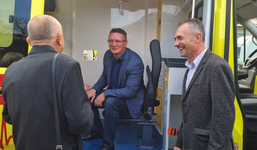 Brodsko-posavska županija osigurala novo sanitetsko vozilo za novogradiški Dom zdravlja
