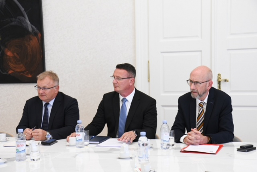 ODRŽAN SASTANAK PREDSJEDNIKA VLADE RH I MINISTARA S PREDSJEDNICIMA HRVATSKE ZAJEDNICE ŽUPANIJA, UDRUGE GRADOVA I HRVATSKE ZAJEDNICE OPĆINA U VEZI CIJENA ENERGENATA